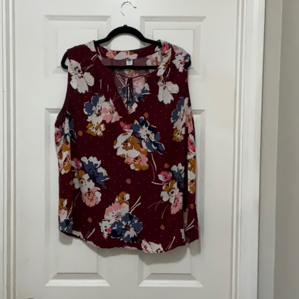 BURGUNDY Old Navy Floral Sleeveless Top